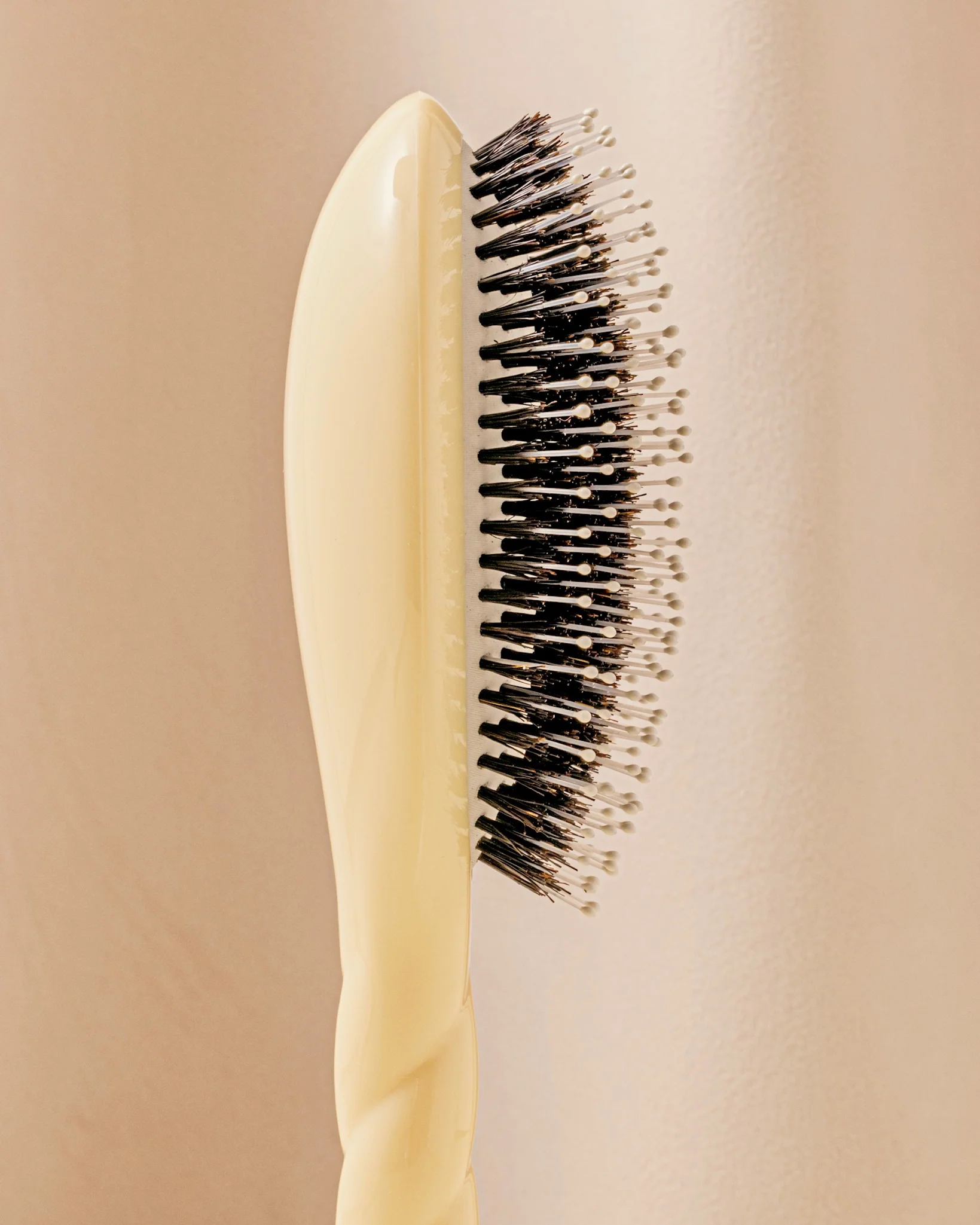 N.03 La Brosse Cuir Chevelu Sensible l'Indispensable Douceur Ivoire Cair - Image 3
