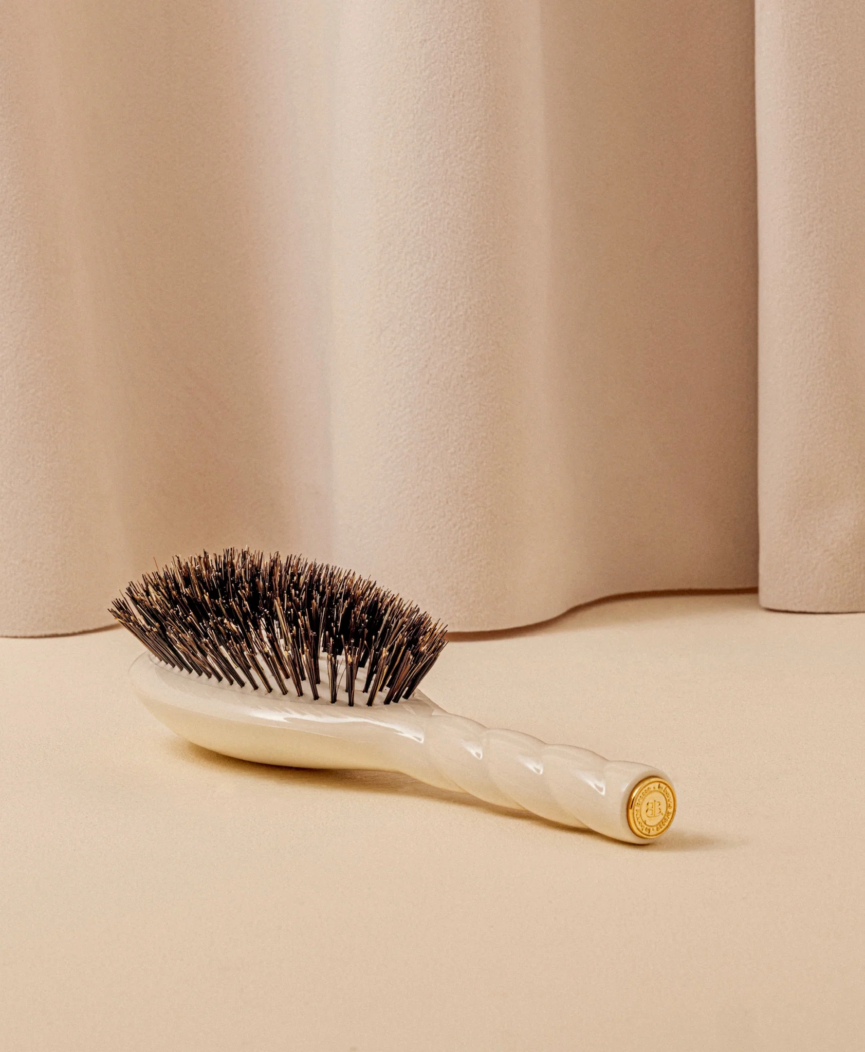 Édition Limitée Reine de Cœur N.01 La Brosse Brillance & Soin l'Universelle - Image 5
