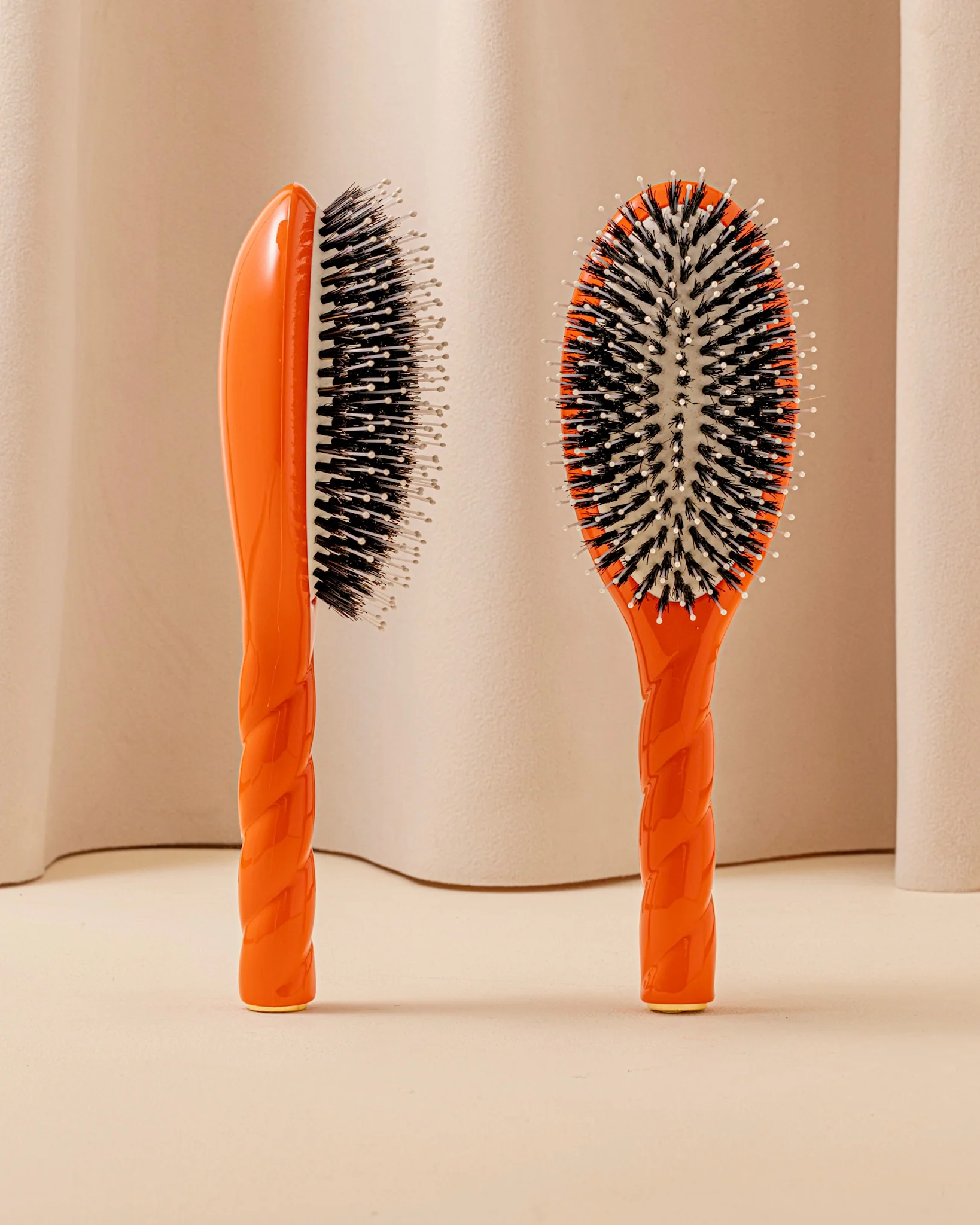 Édition Limitée N.03 La Brosse Cuir Chevelu Sensible l'Indispensable Douceur Orange Seventies