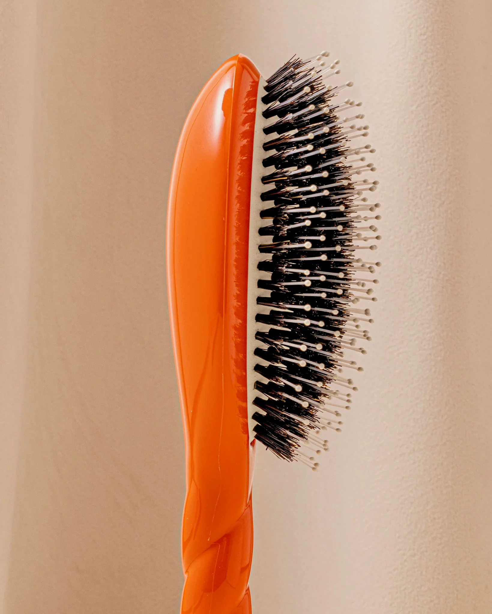 Édition Limitée N.03 La Brosse Cuir Chevelu Sensible l'Indispensable Douceur Orange Seventies - Image 2