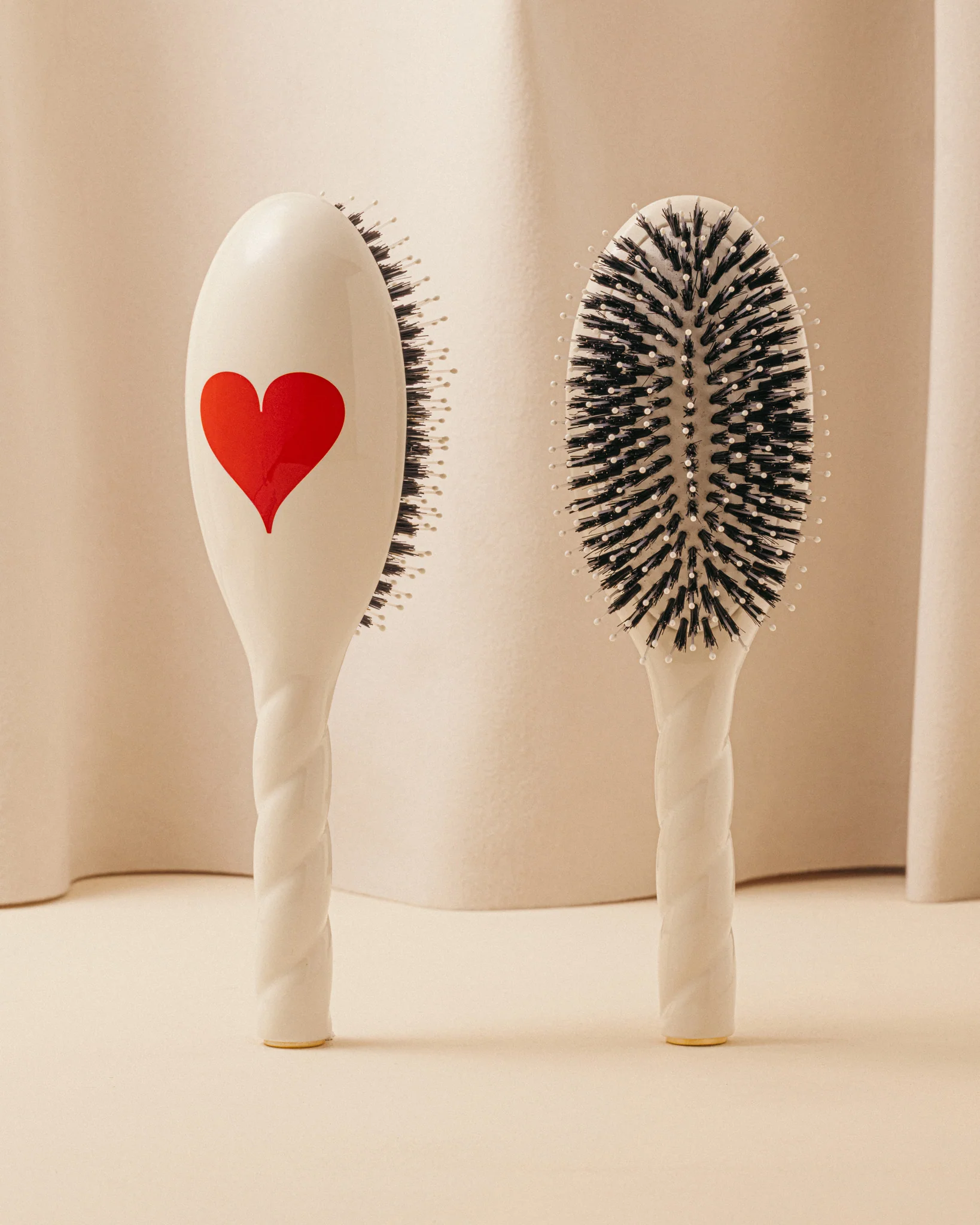 Édition Limitée Reine de Cœur N.03 La Brosse Cuir Chevelu Sensible l'Indispensable Douceur