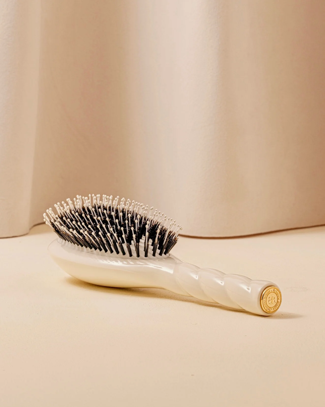 Édition Limitée Reine de Cœur N.03 La Brosse Cuir Chevelu Sensible l'Indispensable Douceur - Image 5
