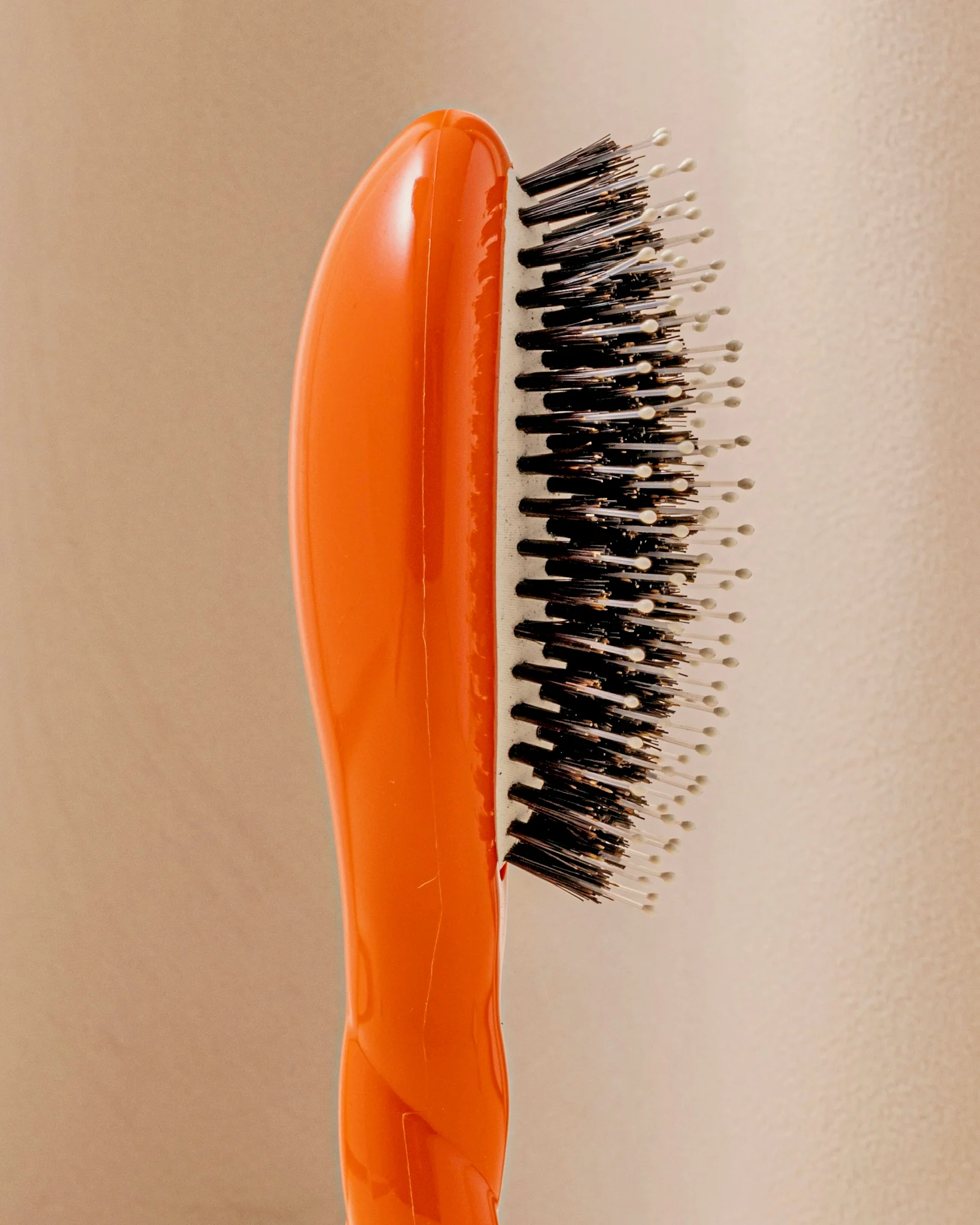 Édition Limitée N.03 La Petite Brosse Cuir Chevelu Sensible l'Indispensable Douceur Orange Seventies - Image 2
