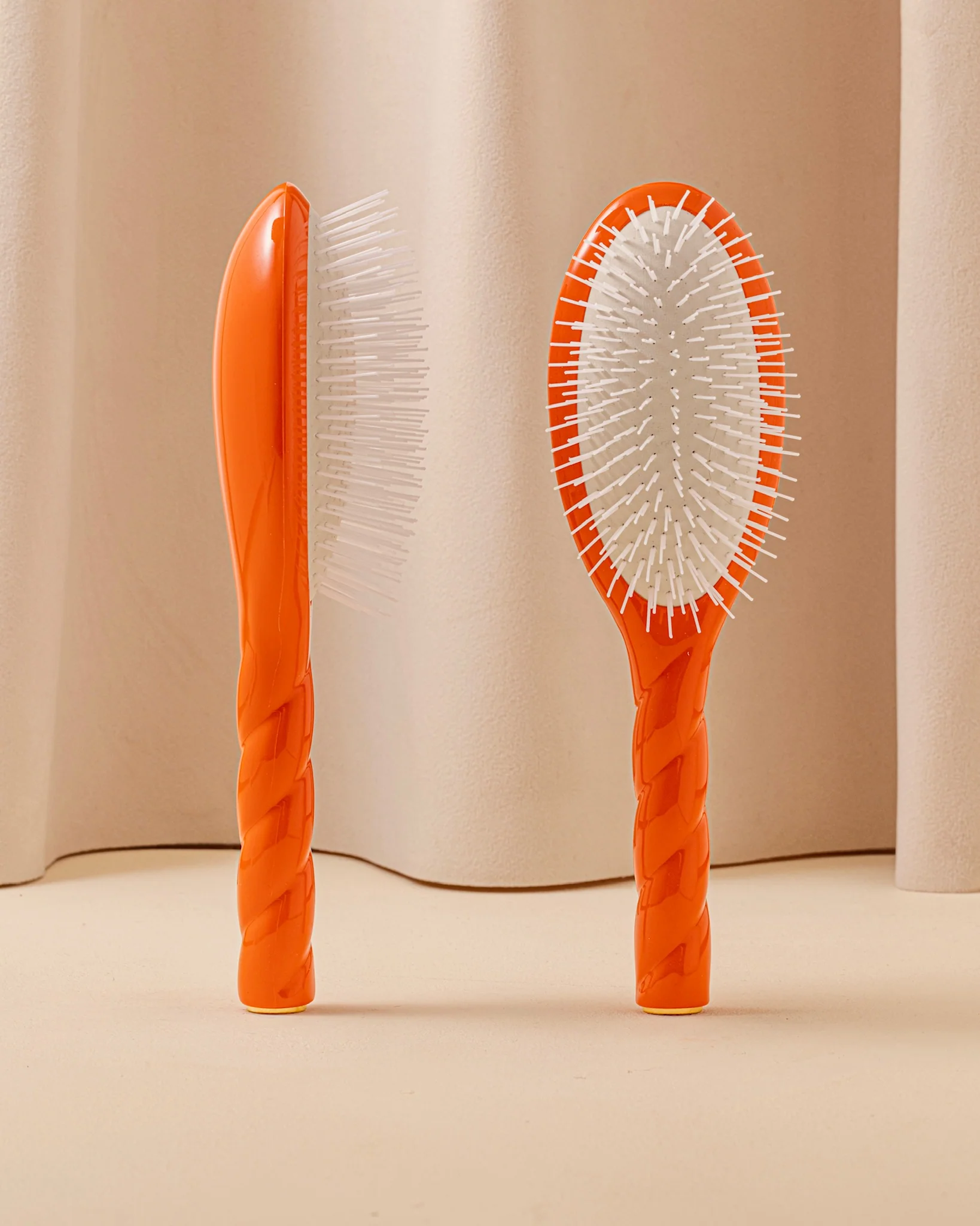 Édition Limitée N.07 La Brosse Démêlante & Stimulante l'Intense Orange Seventies