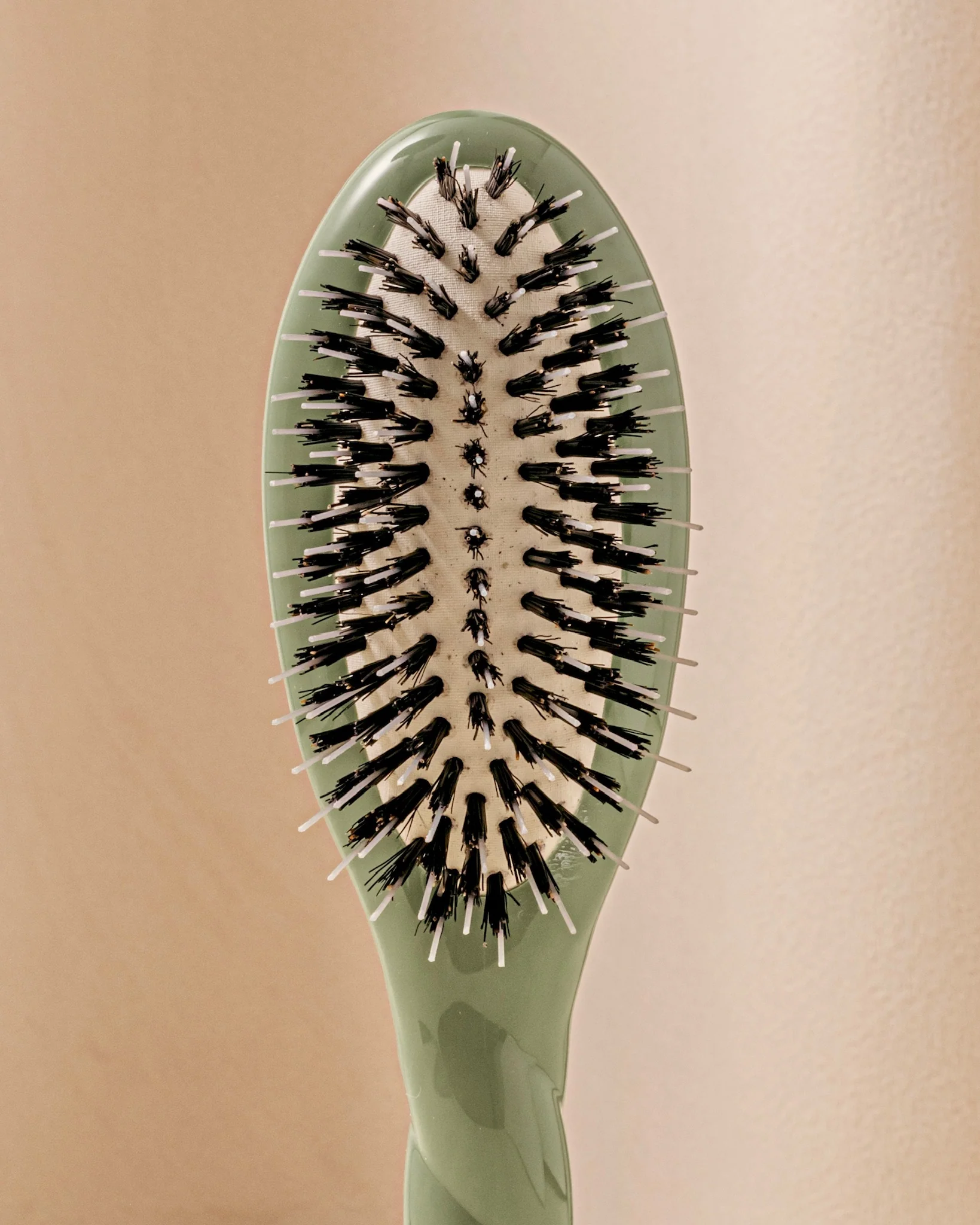 N.02 La Petite Brosse Démêlante & Soin l'Indispensable Vert Amande - Image 4