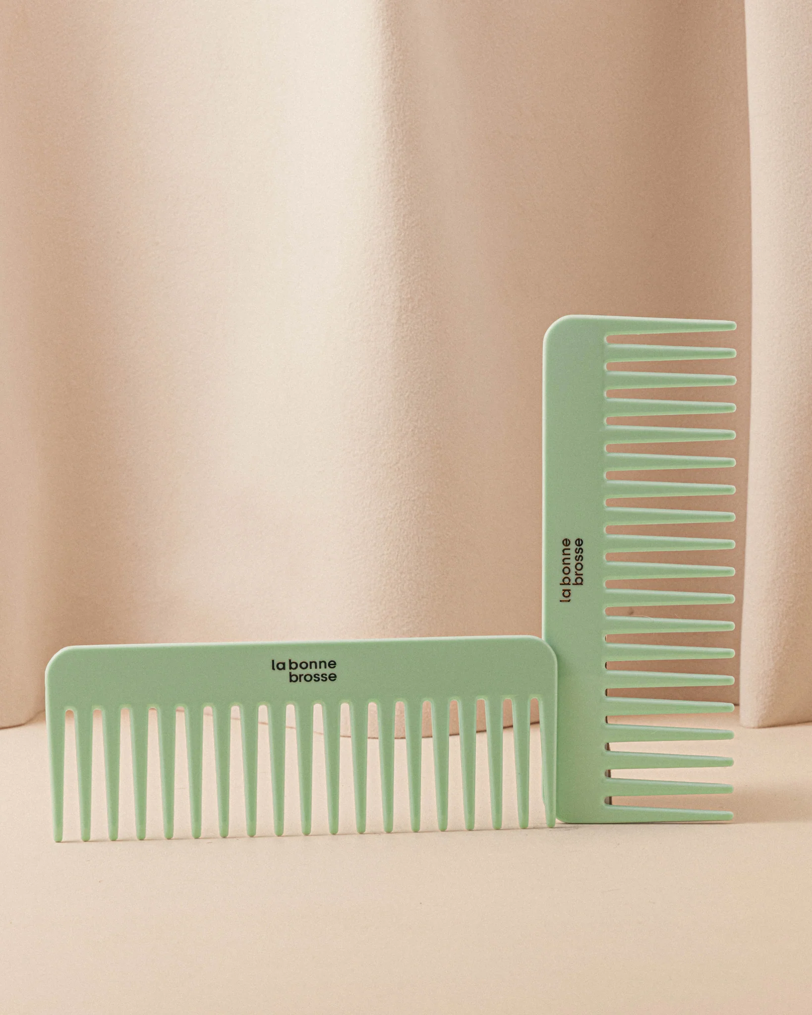 Le Peigne Large Démêlant en Acétate Bleu Lagon
