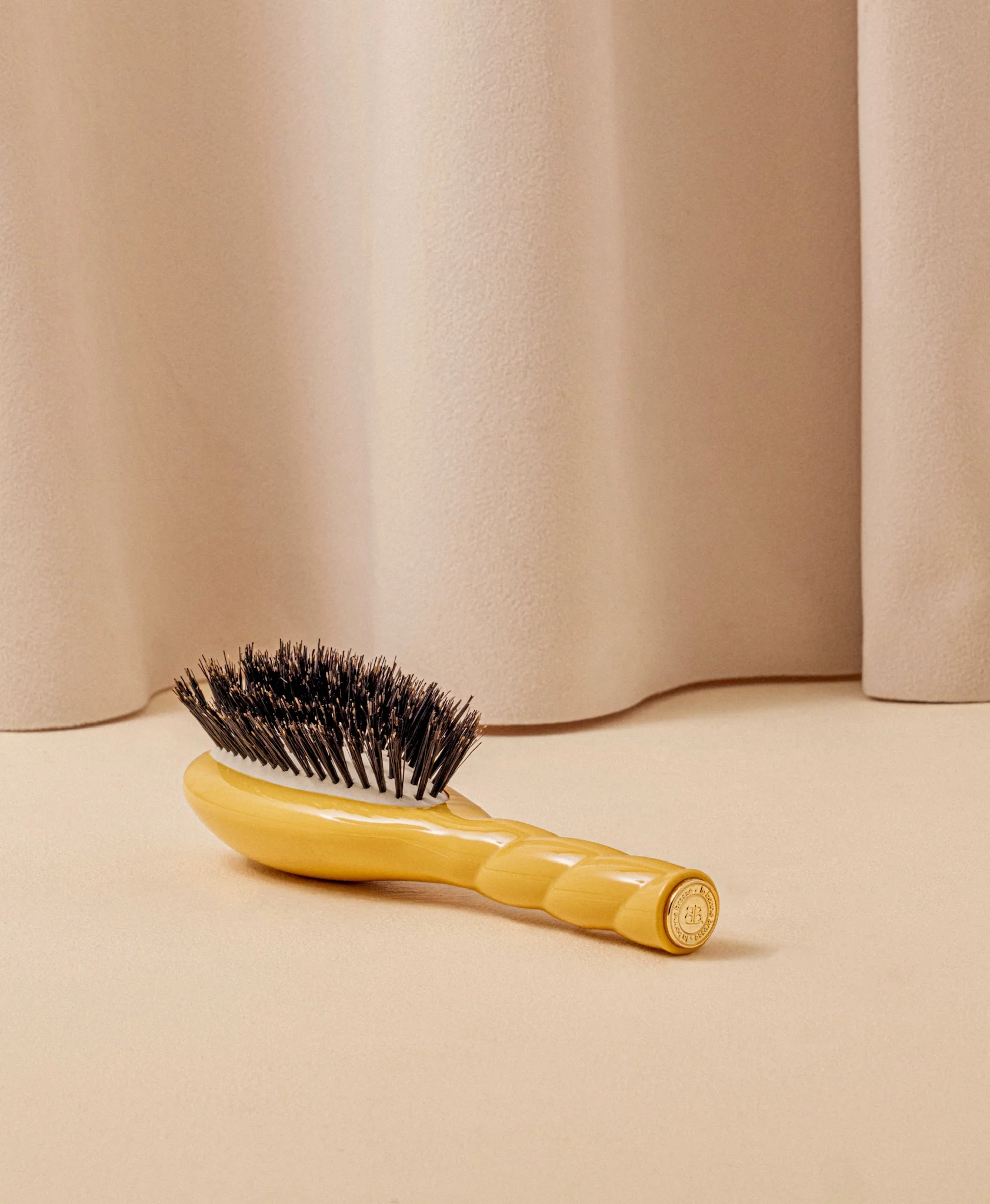 N.01 La Petite Brosse Brillance & Soin l'Universelle Jaune Safran - Image 5