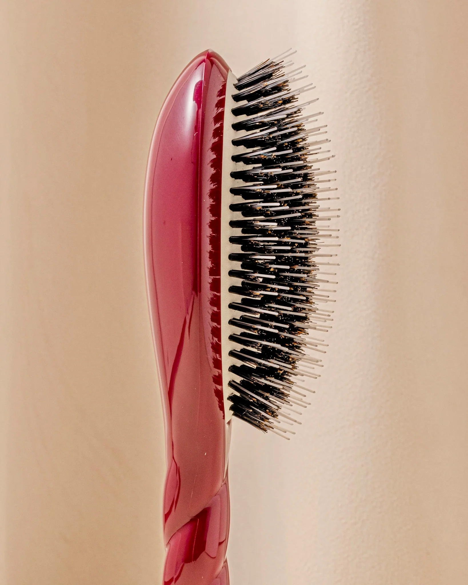 N.02 La Brosse Démêlante & Soin l'Indispensable Rouge Cerise - Image 3