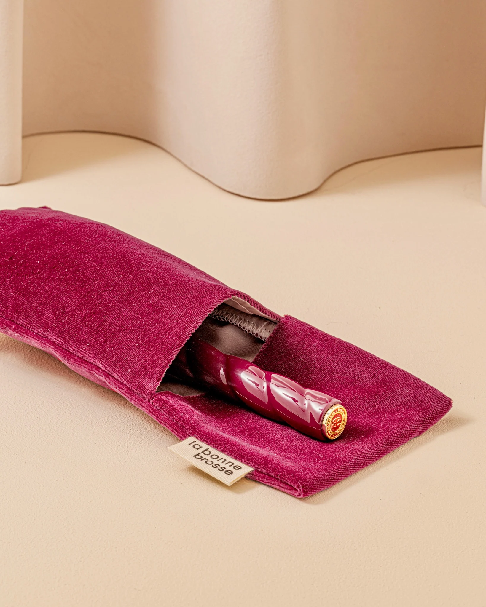 N.02 La Brosse Démêlante & Soin l'Indispensable Rouge Cerise - Image 5