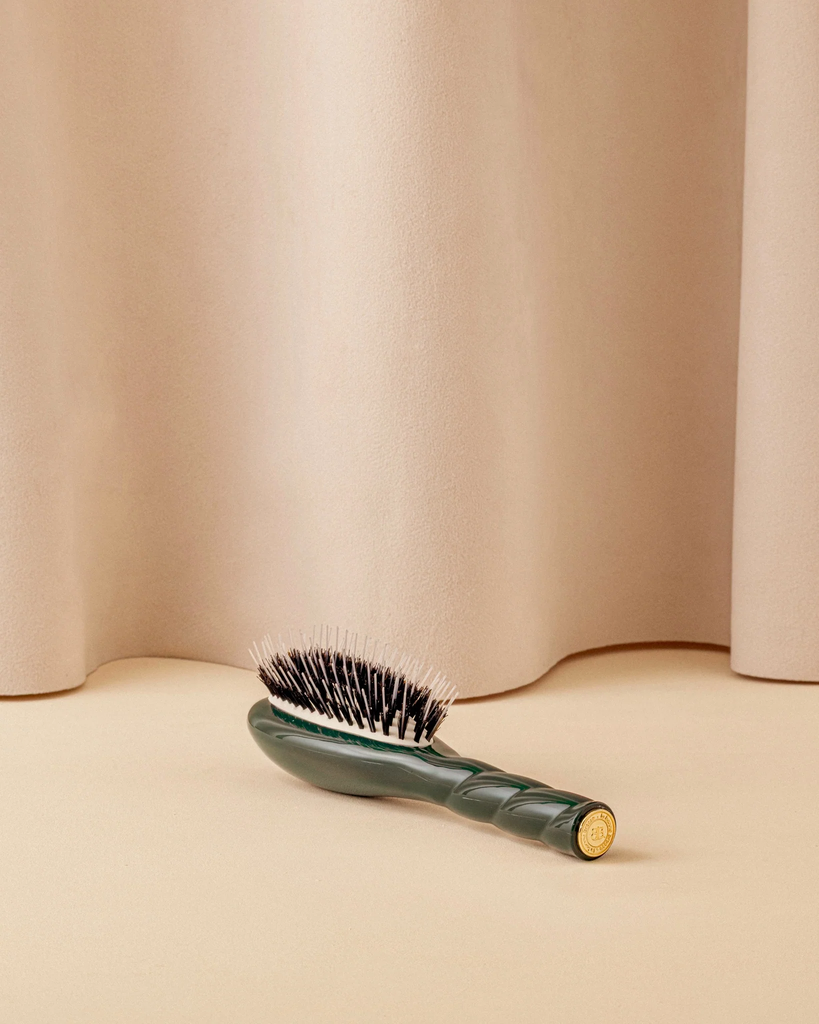 N.02 La Petite Brosse Démêlante & Soin l'Indispensable Vert Emeraude - Image 5