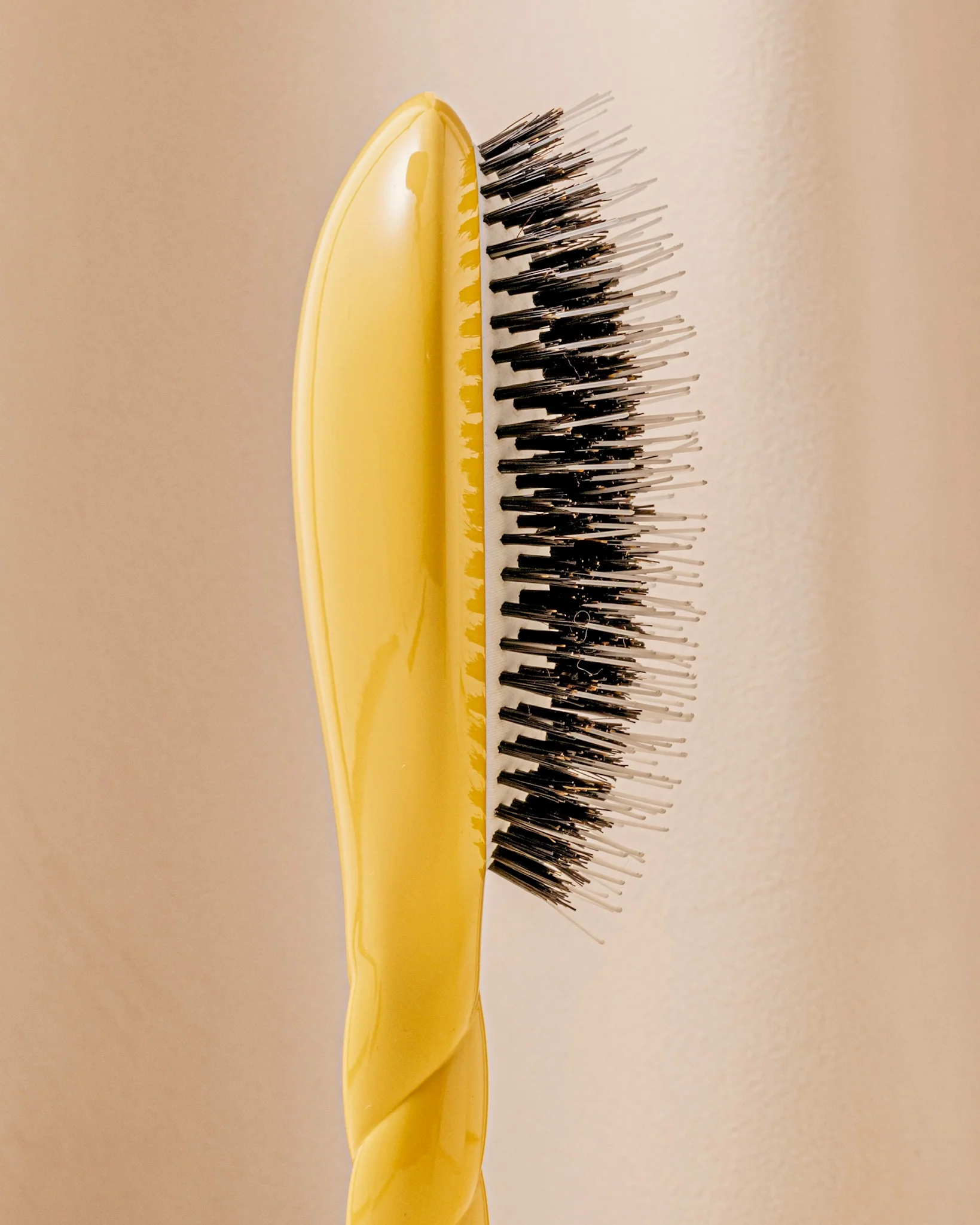 N.02 La Brosse Démêlante & Soin l'Indispensable Jaune Safran - Image 3