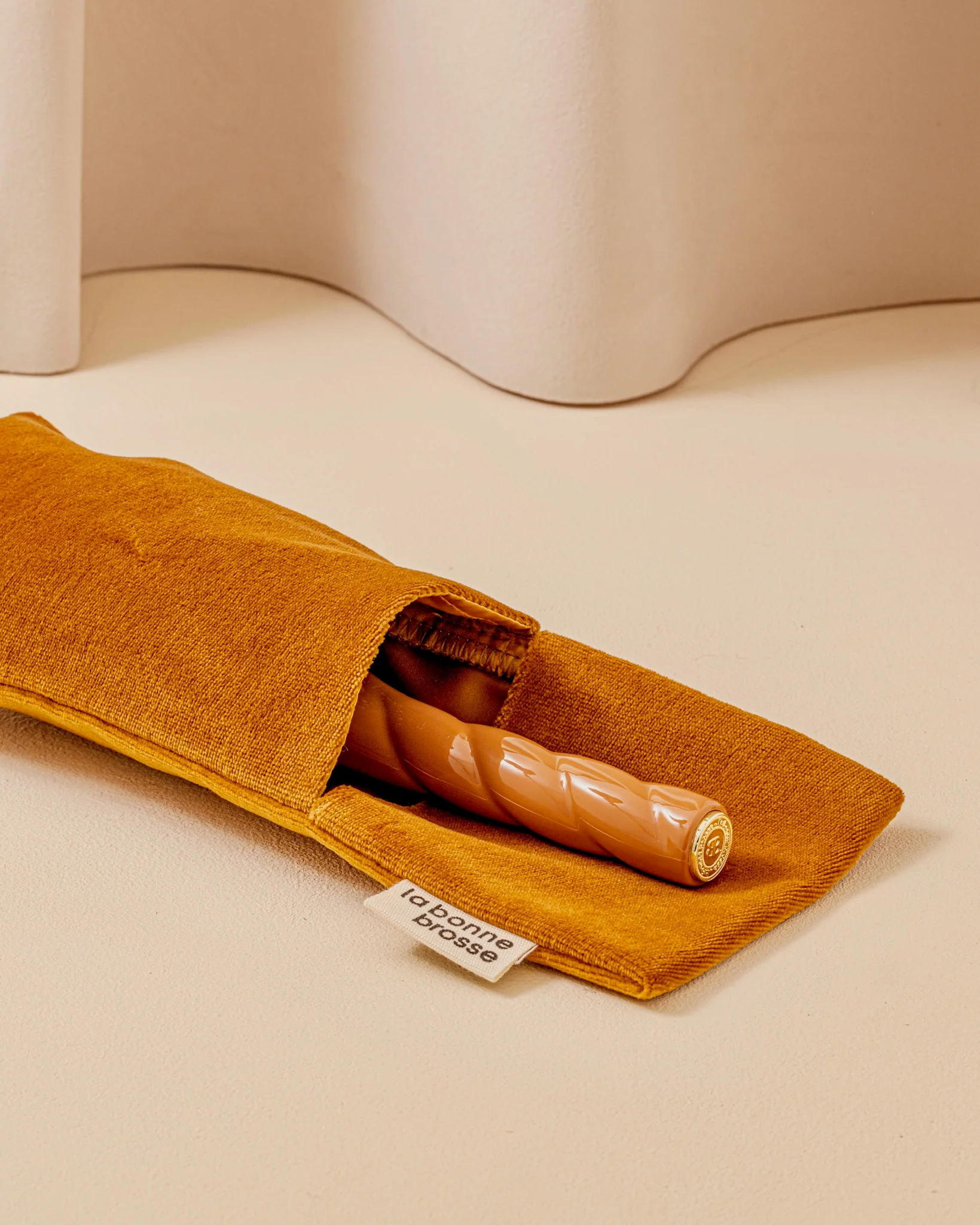 N.03 La Brosse Cuir Chevelu Sensible l'Indispensable Douceur Terracotta - Image 5