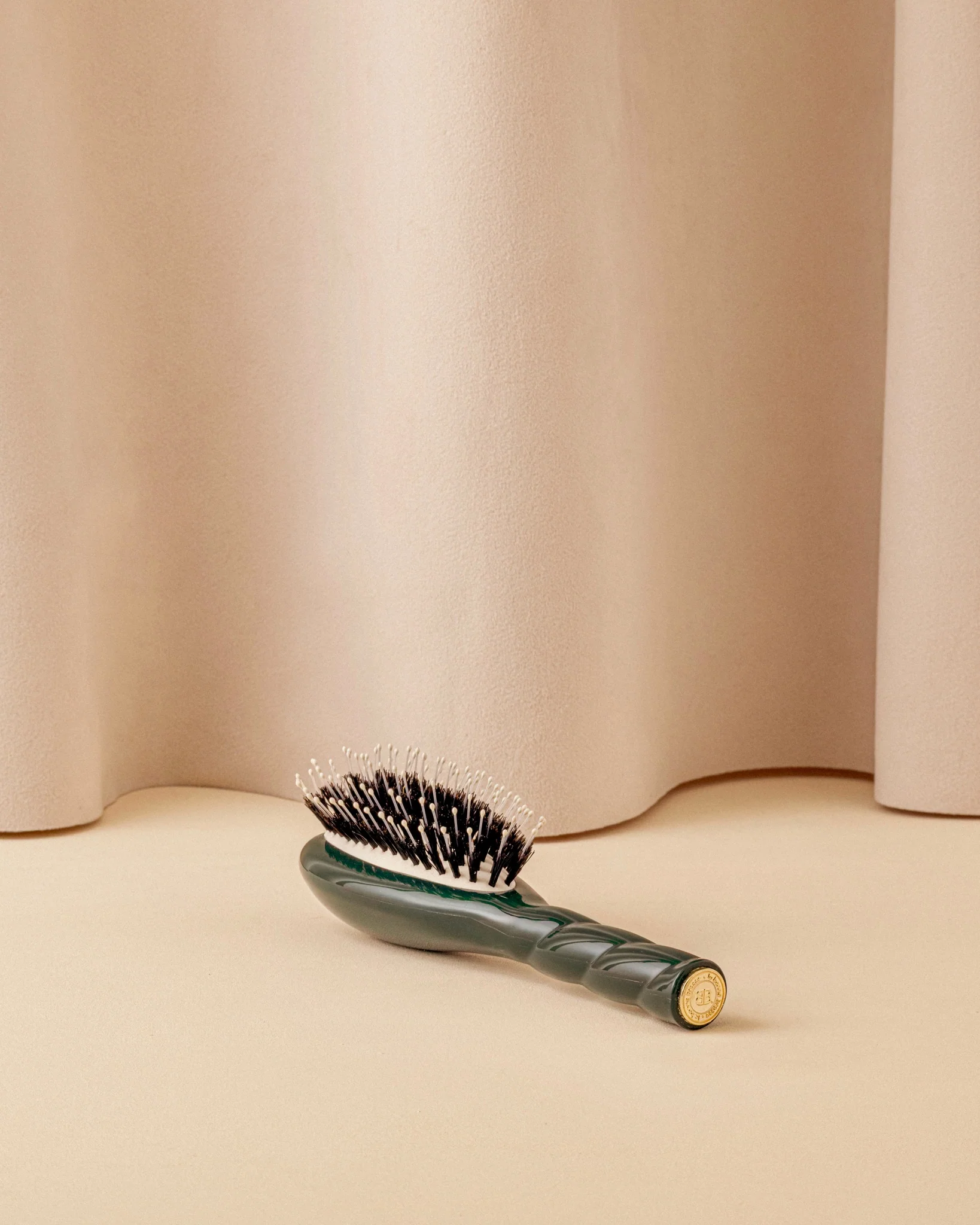 N.03 La Petite Brosse Cuir Chevelu Sensible l'Indispensable Douceur Vert Emeraude - Image 5