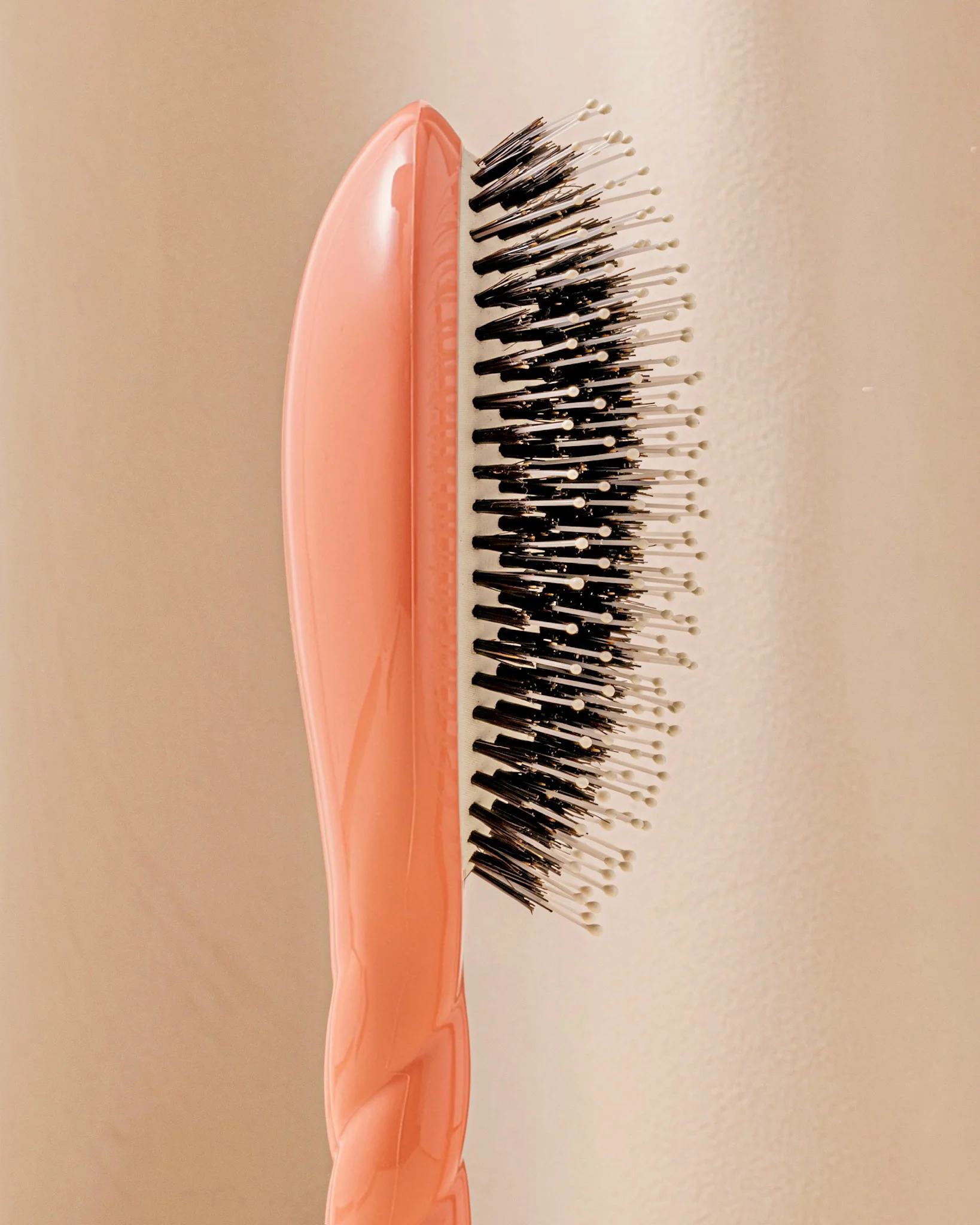 N.03 La Brosse Cuir Chevelu Sensible l'Indispensable Douceur Corail - Image 3