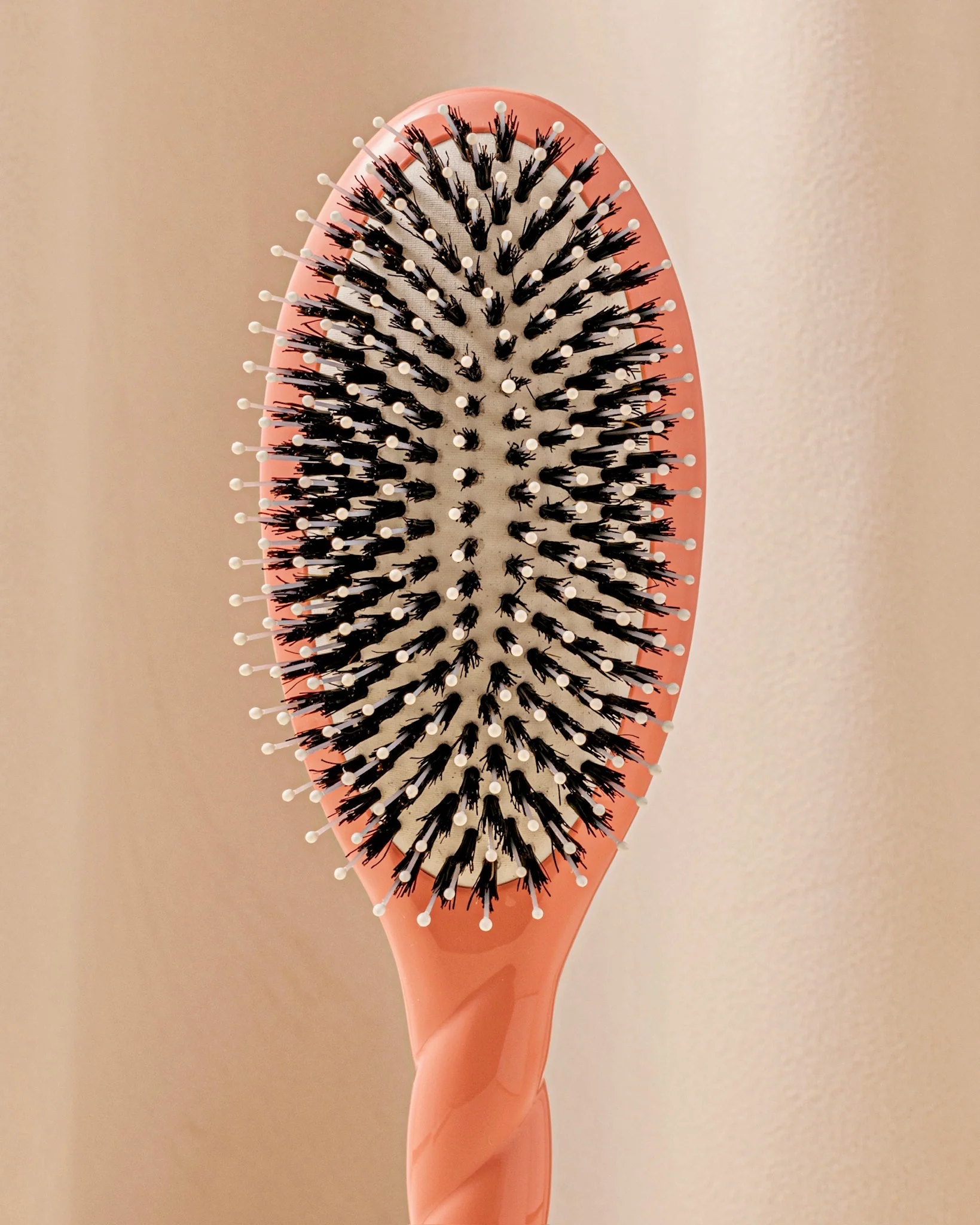 N.03 La Brosse Cuir Chevelu Sensible l'Indispensable Douceur Corail - Image 4