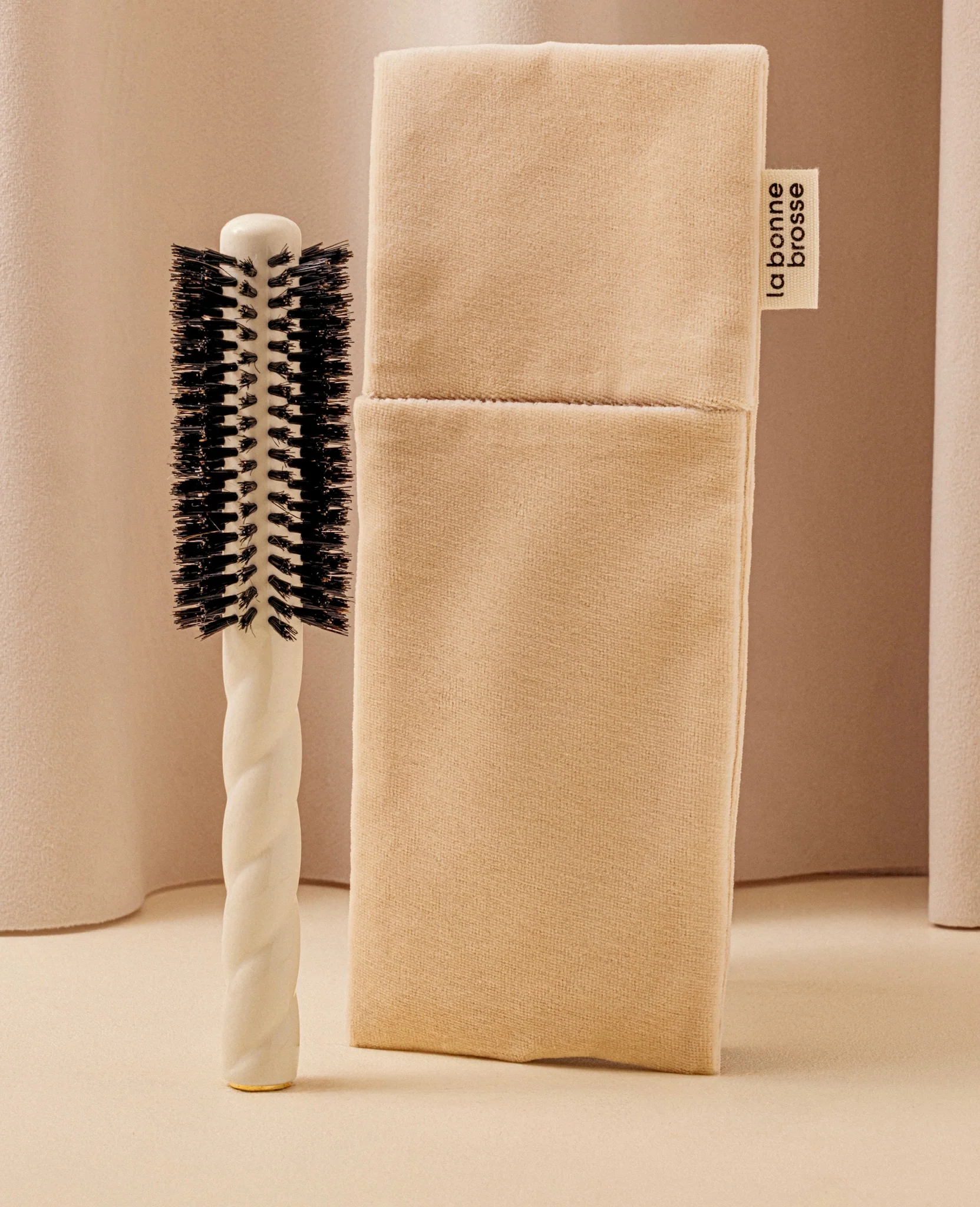 N.05 La Brosse Ronde Brushing Volume & Style Blanc Crème - Image 3