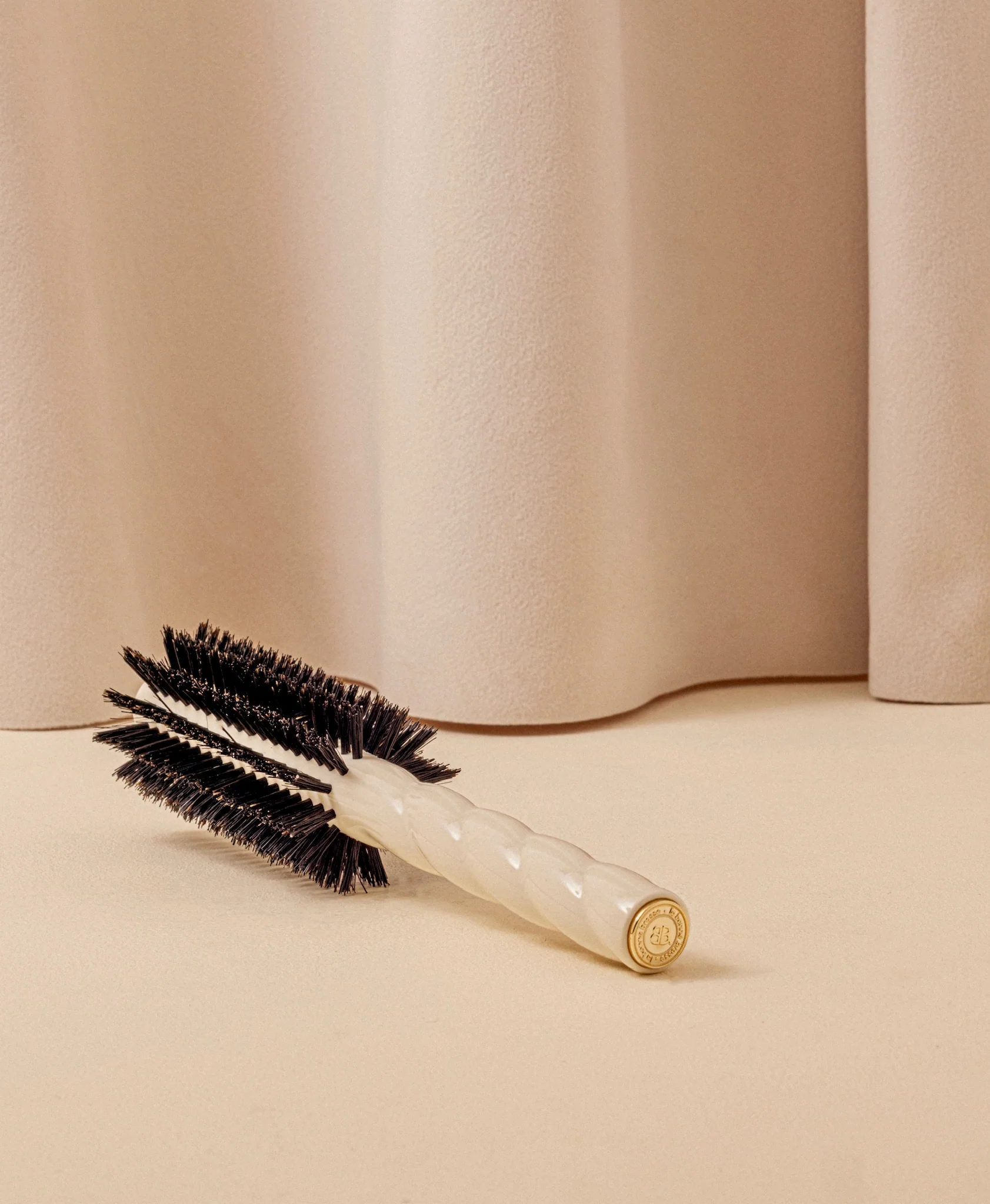 N.05 La Brosse Ronde Brushing Volume & Style Blanc Crème - Image 4