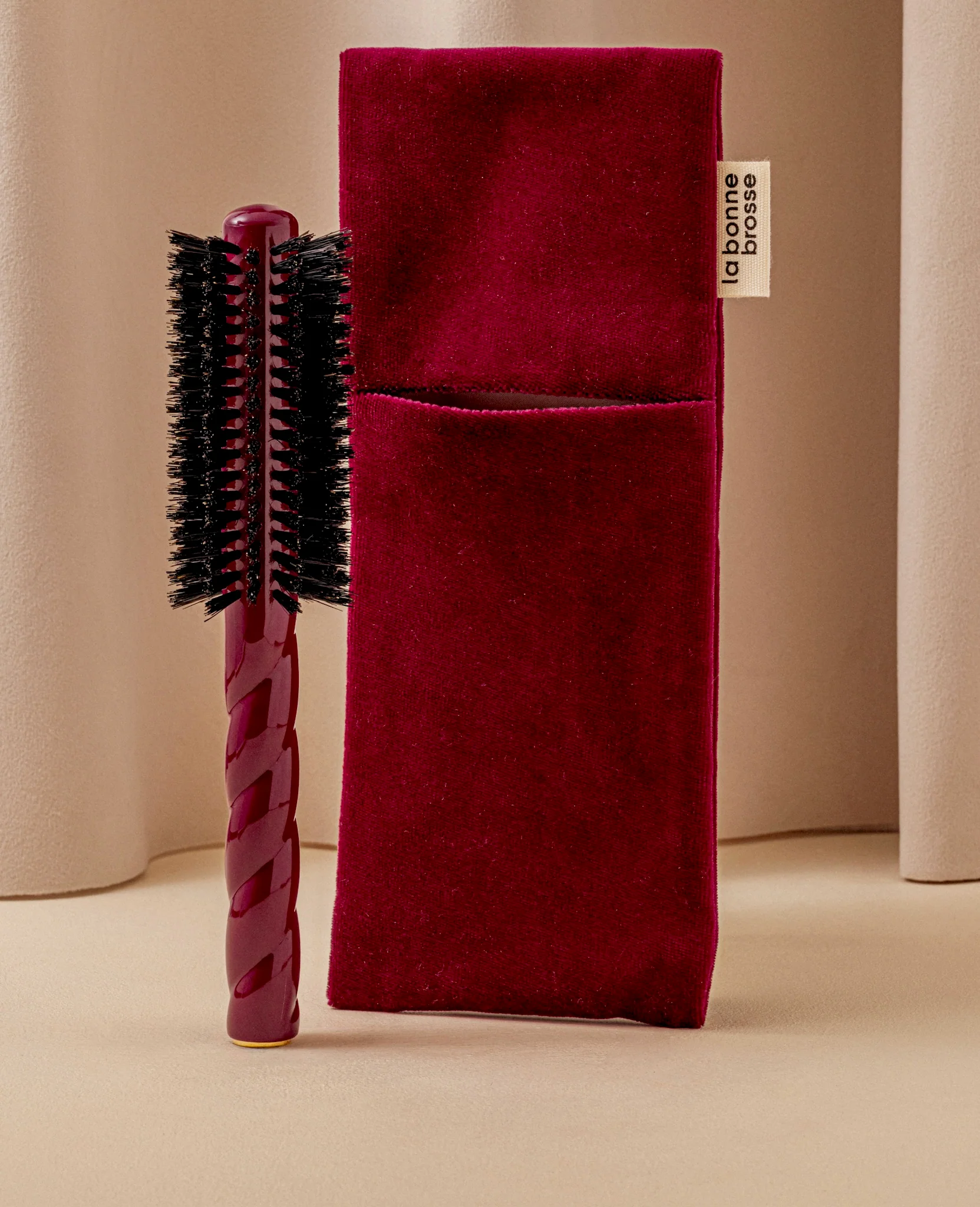 N.05 La Brosse Ronde Brushing Volume & Style Rouge Cerise - Image 3