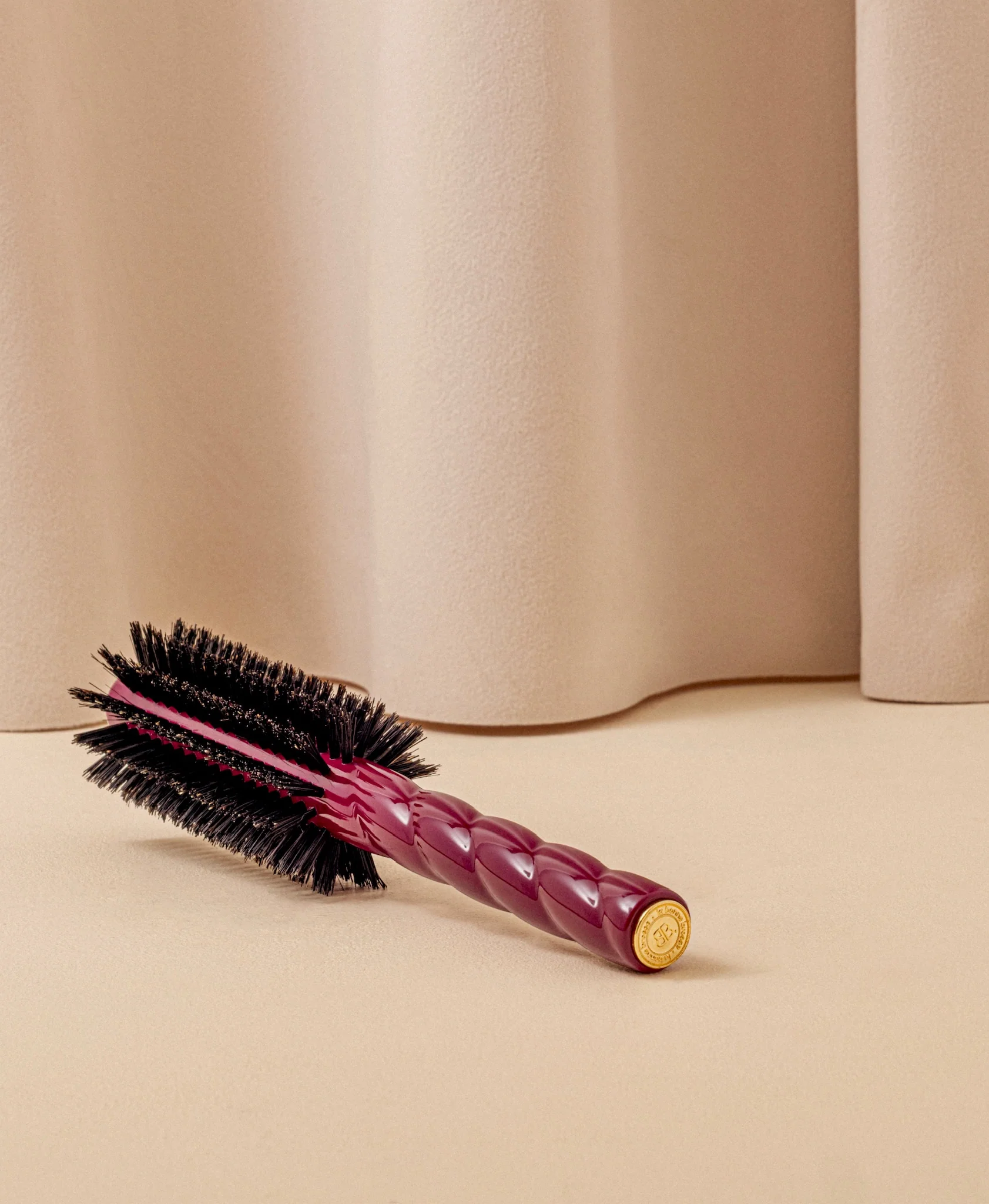 N.05 La Brosse Ronde Brushing Volume & Style Rouge Cerise - Image 4
