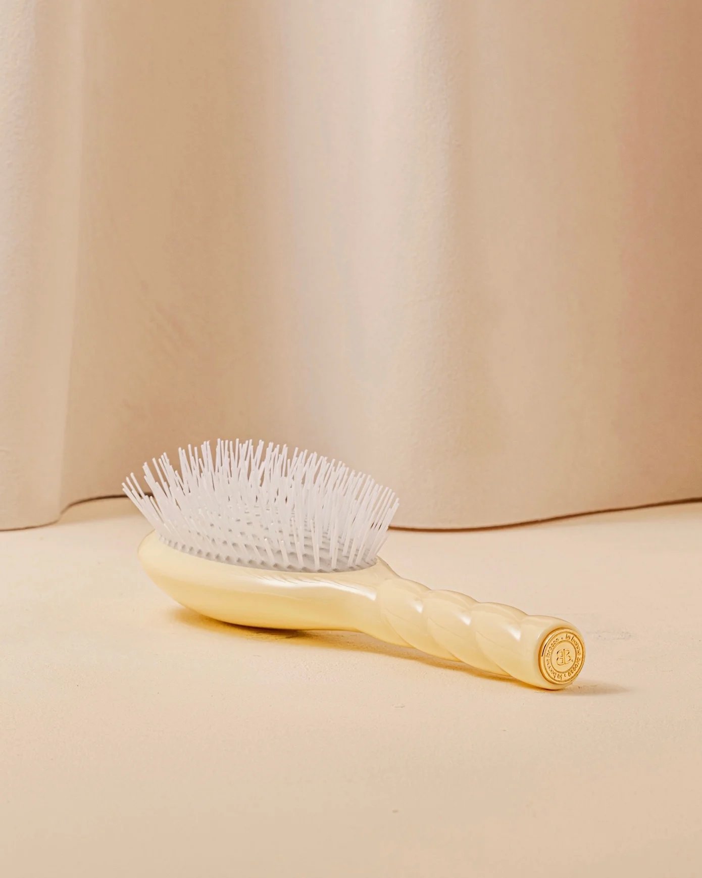 N.07 La Brosse Démêlante & Stimulante l'Intense Ivoire Cair - Image 5