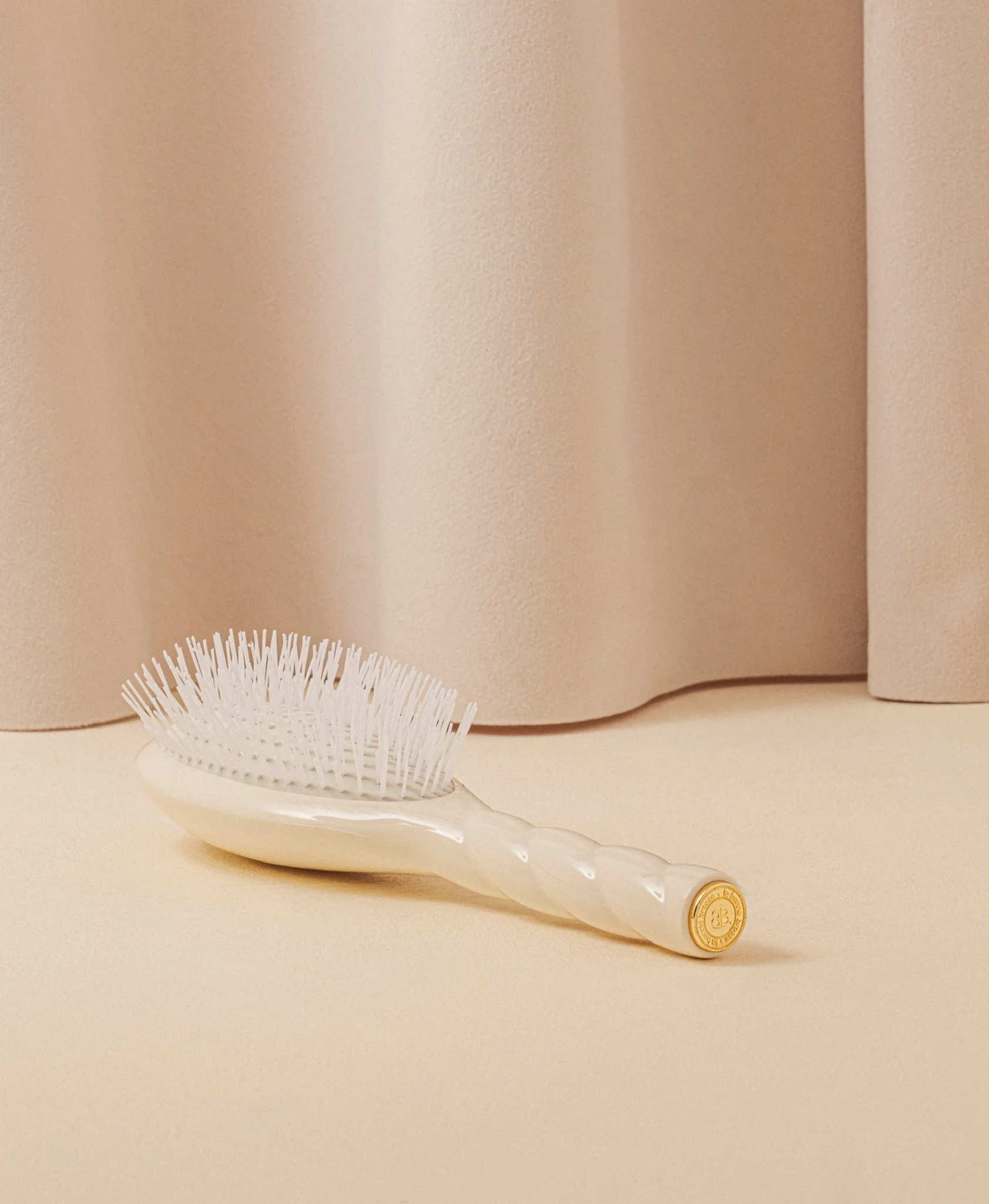 N.07 La Petite Brosse Démêlante & Stimulante l'Intense Blanc Crème - Image 5