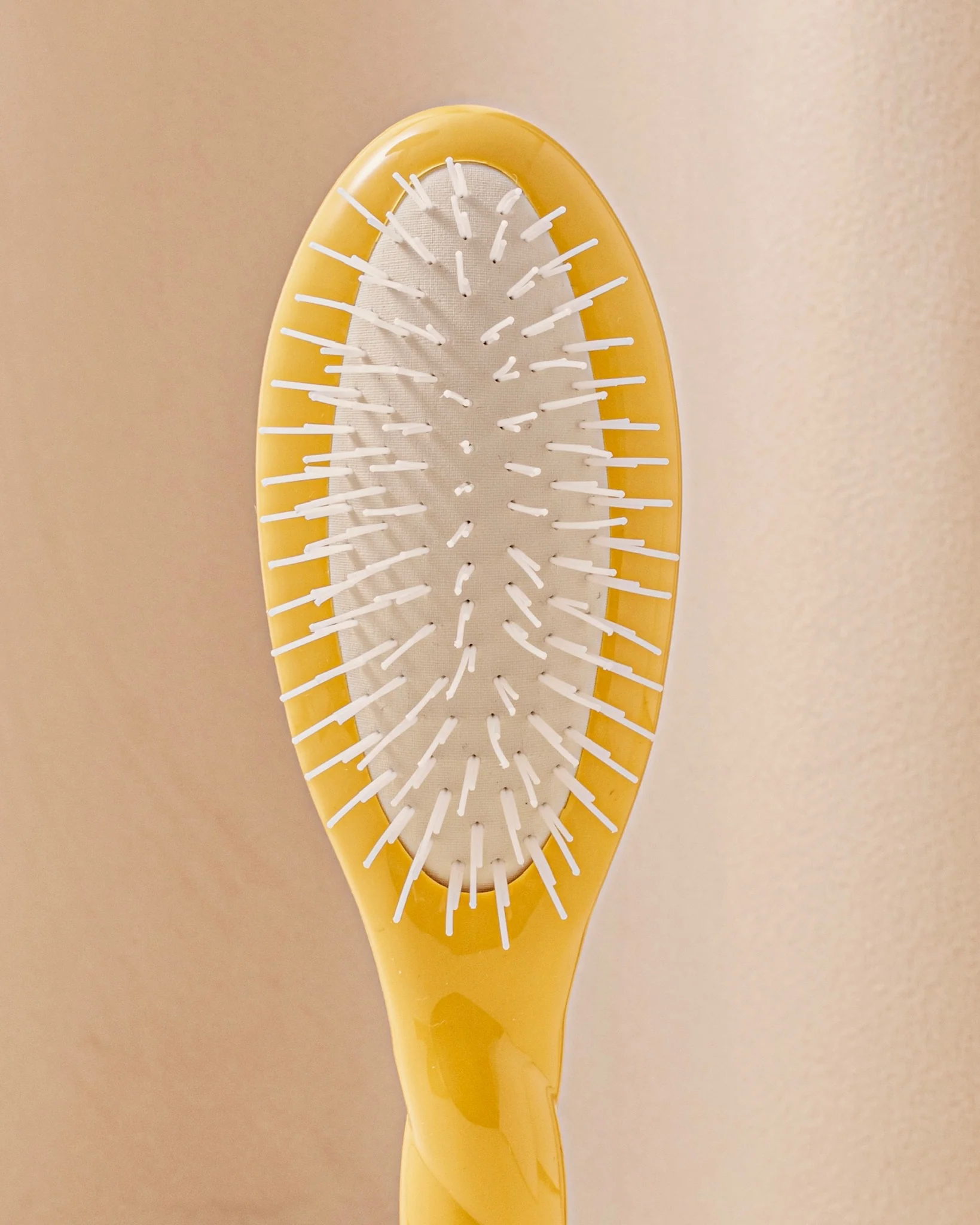 N.07 La Petite Brosse Démêlante & Stimulante l'Intense Jaune Safran - Image 4