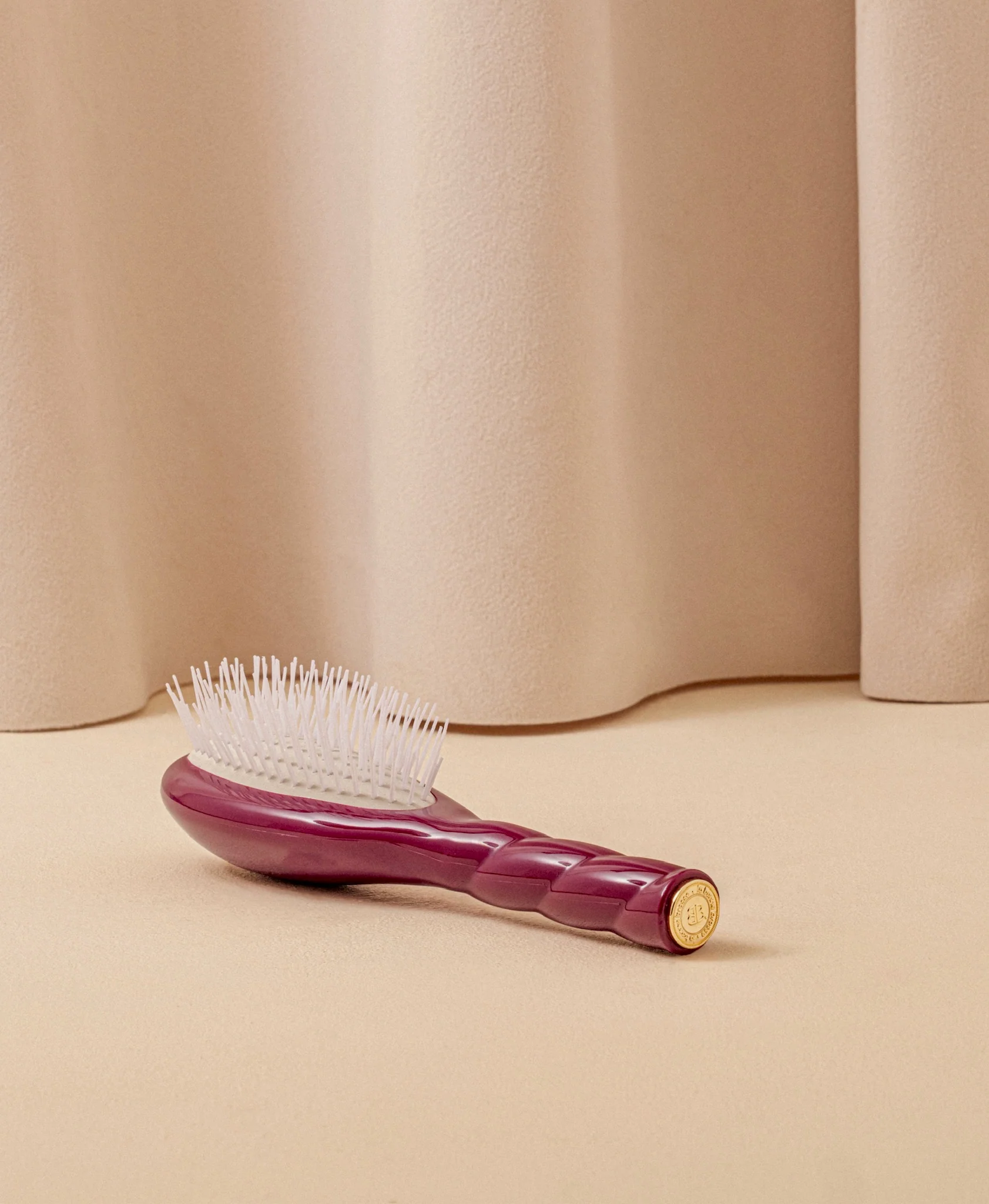 N.07 La Petite Brosse Démêlante & Stimulante l'Intense Rouge Cerise - Image 5