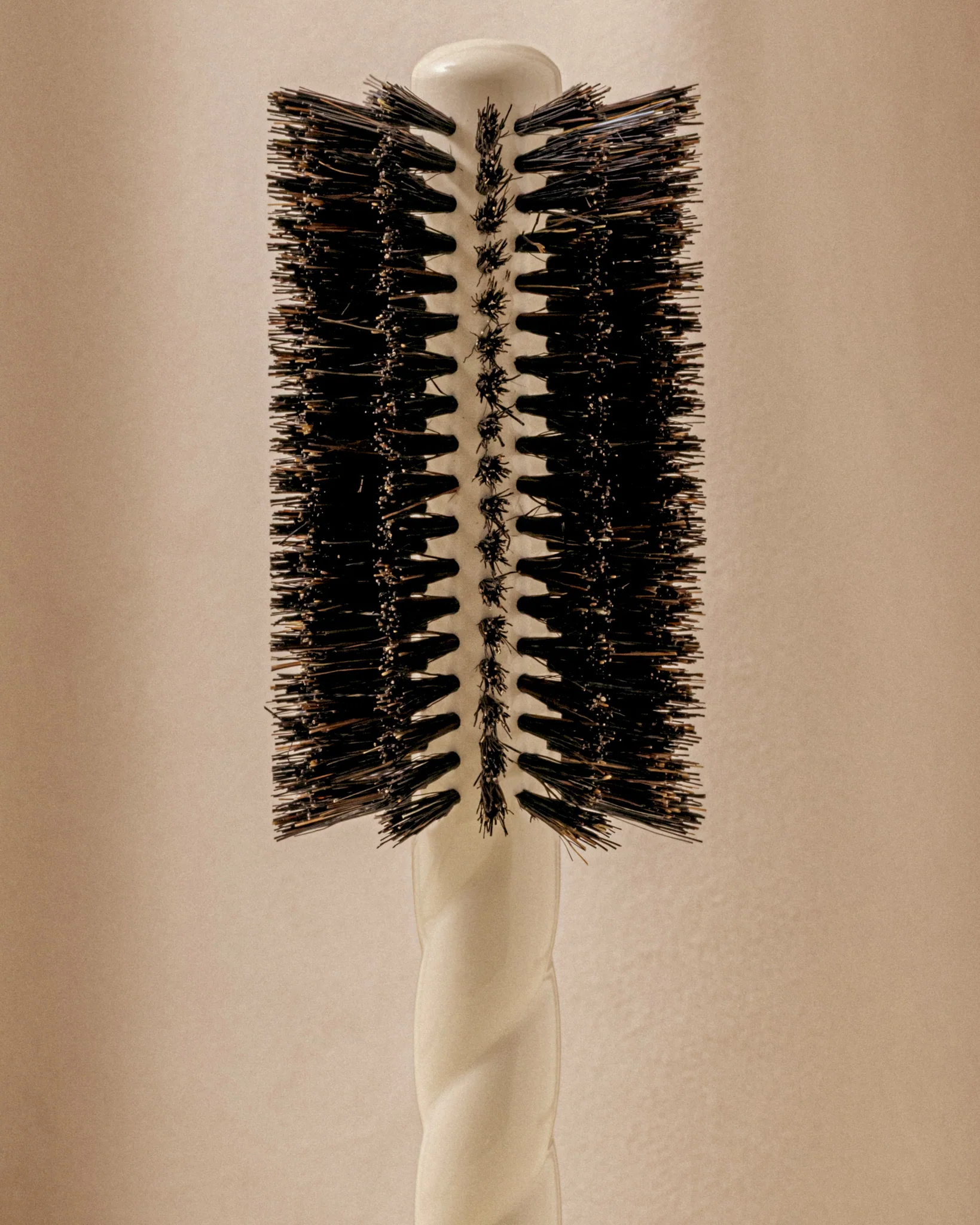 N.08 La Brosse Ronde Brushing Longueur & Mouvement Blanc Crème