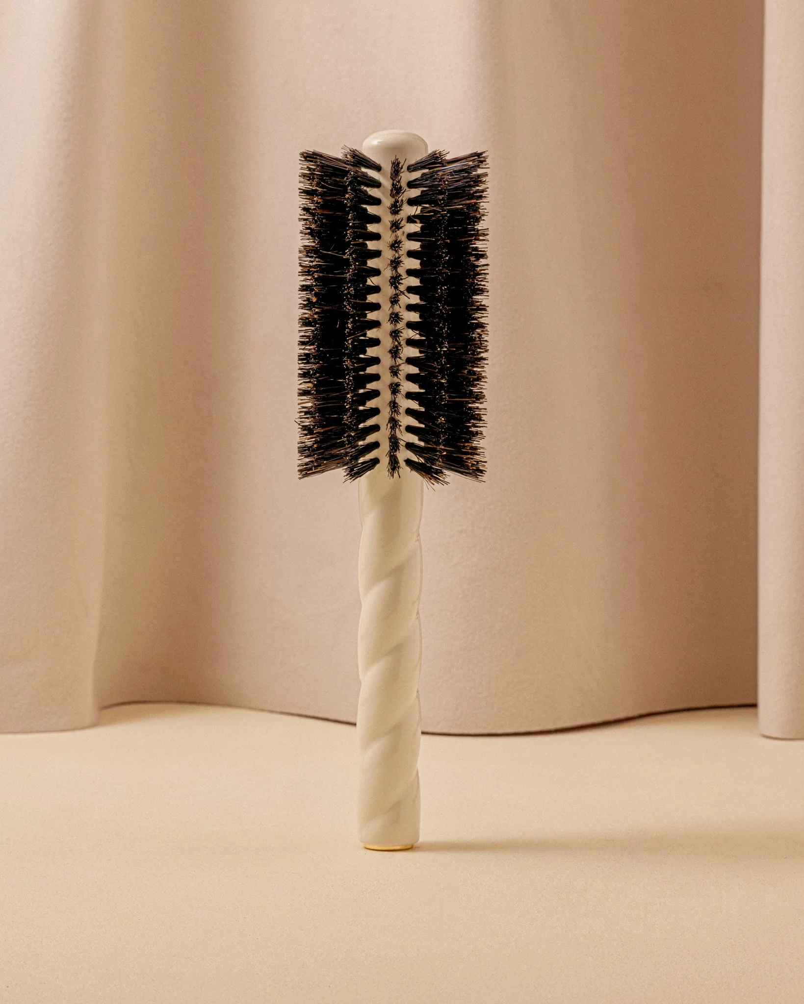 N.08 La Brosse Ronde Brushing Longueur & Mouvement Blanc Crème - Image 2