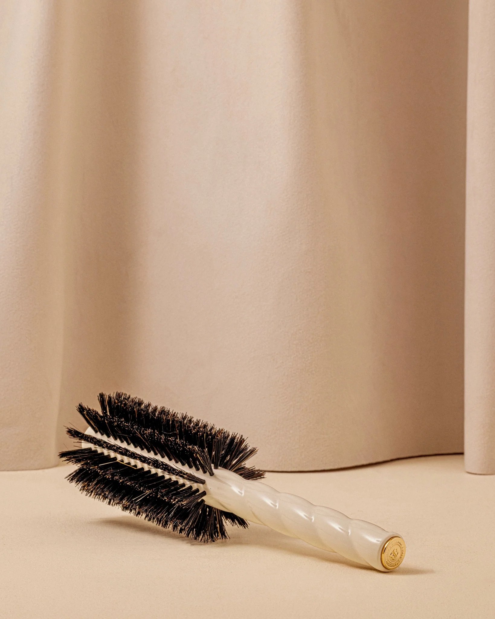 N.08 La Brosse Ronde Brushing Longueur & Mouvement Blanc Crème - Image 3