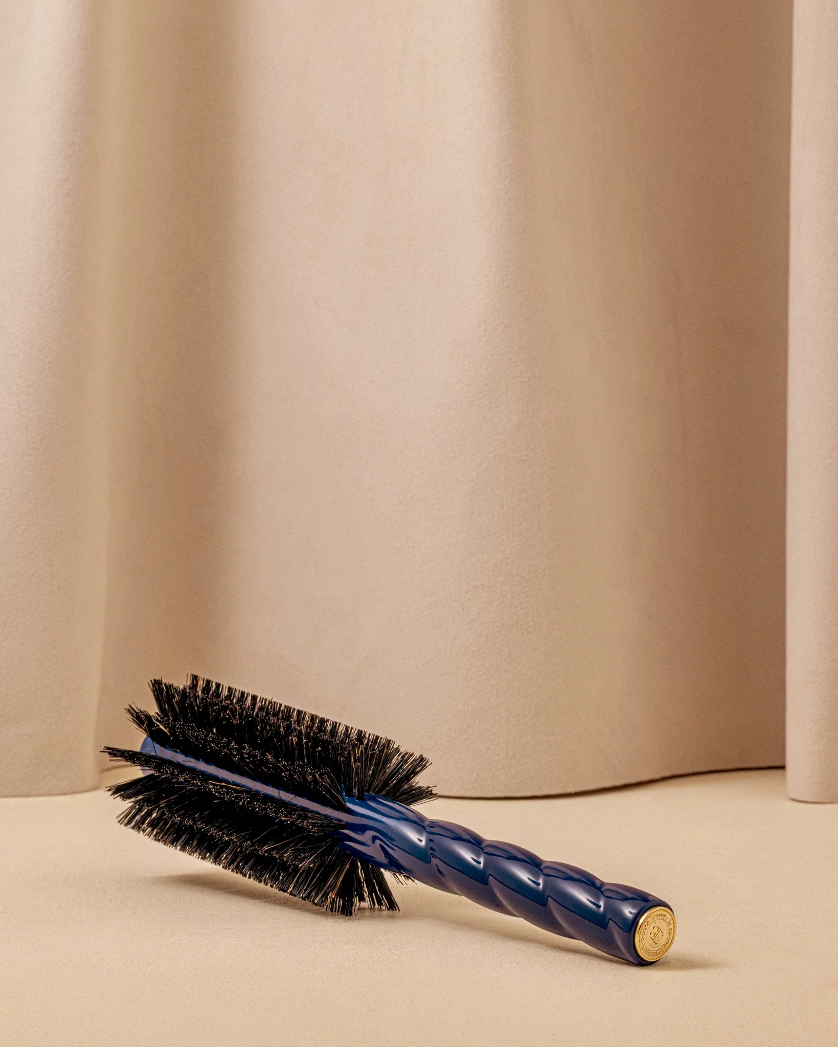 N.08 La Brosse Ronde Brushing Longueur & Mouvement Bleu Myrtille - Image 3