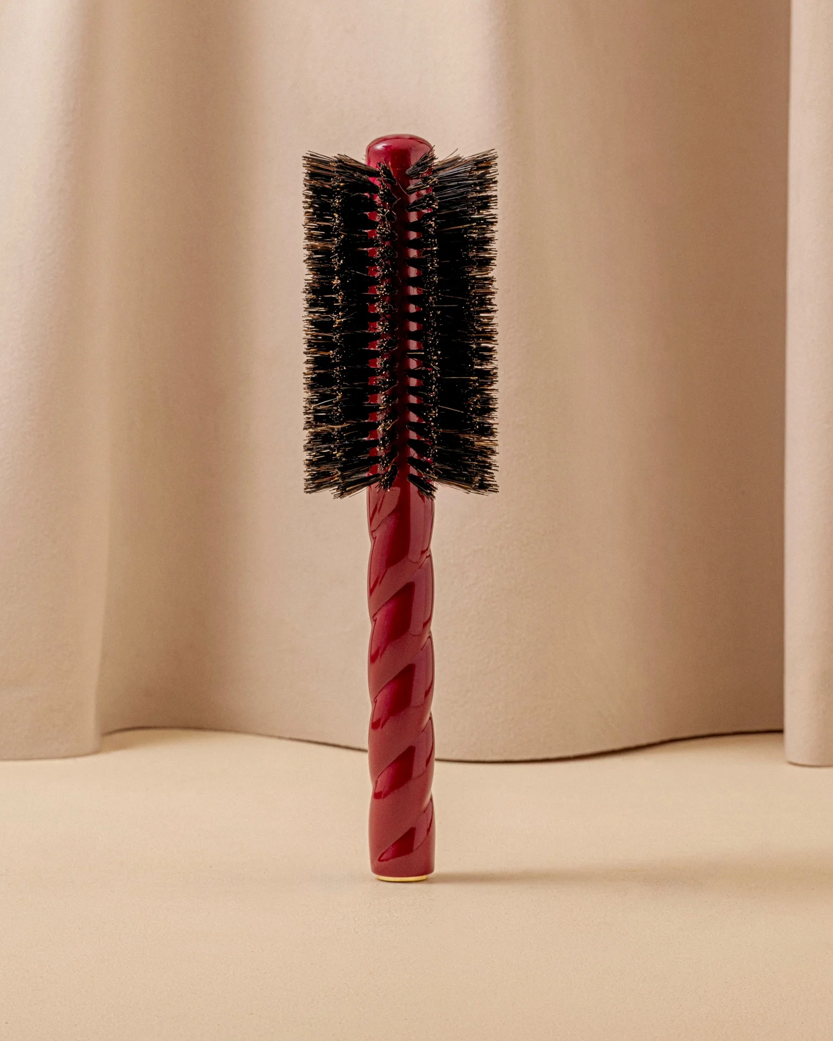 N.08 La Brosse Ronde Brushing Longueur & Mouvement Rouge Cerise - Image 2
